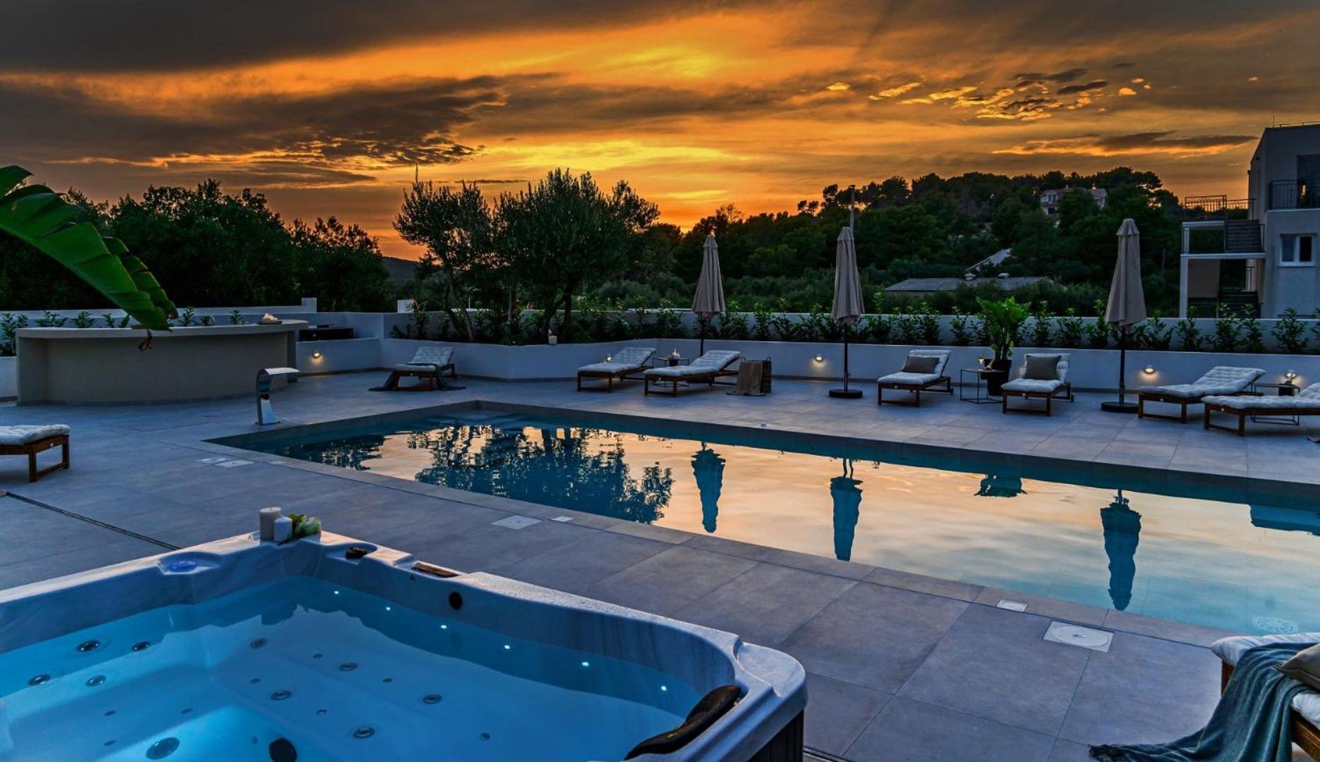 Luxury Villa Del Sogno With Pool, Jacuzzi, Parking Okrug Gornji Eksteriør billede