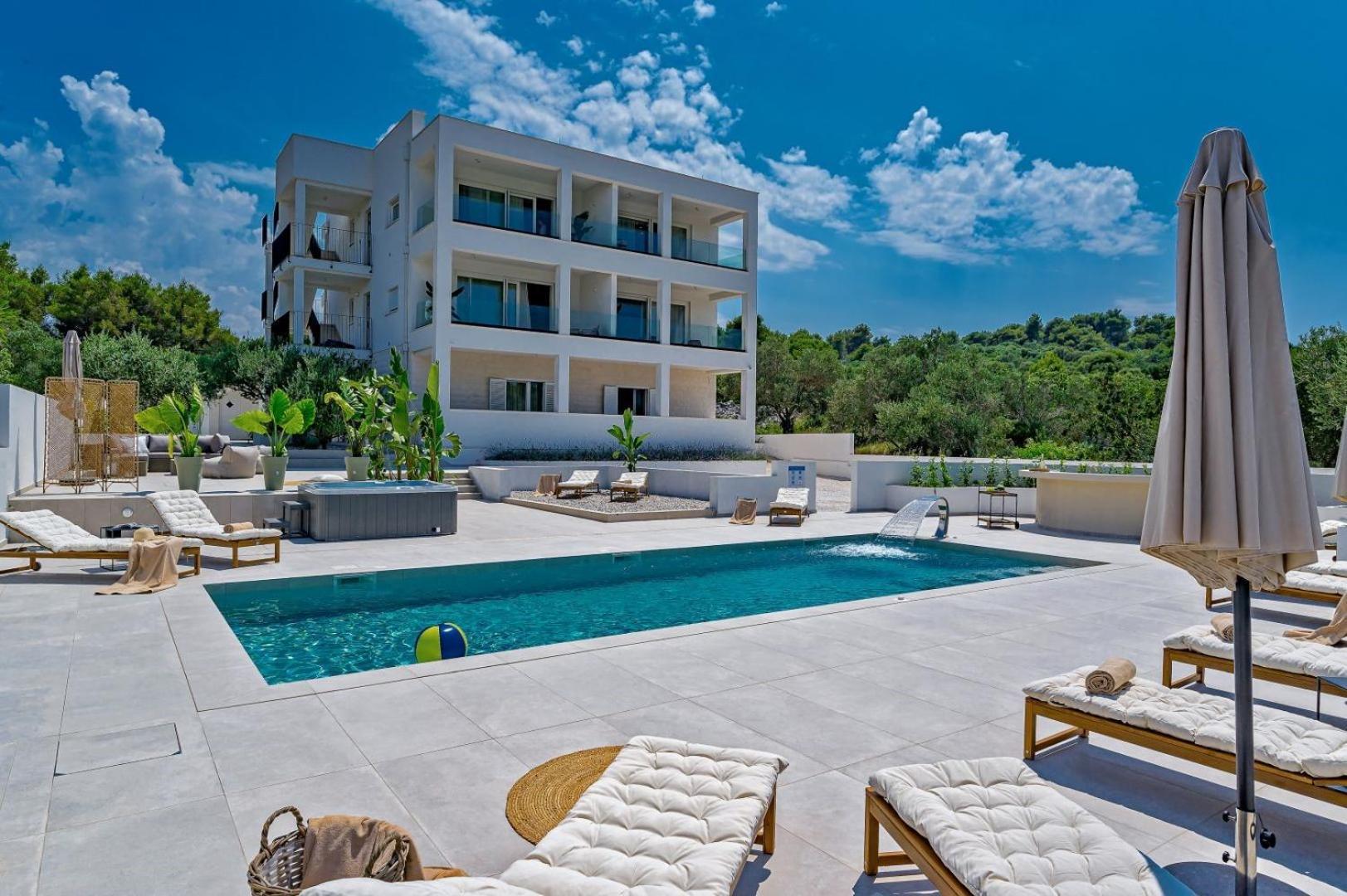 Luxury Villa Del Sogno With Pool, Jacuzzi, Parking Okrug Gornji Eksteriør billede
